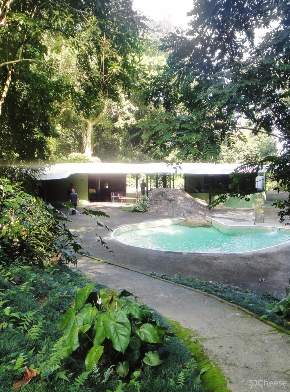 56年前,为了向奥斯卡·尼迈耶致敬所建的白色房子丨如今依然很超前