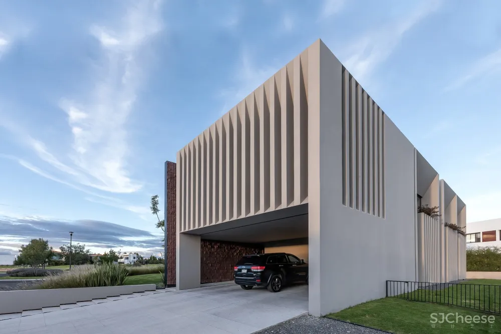 Mariana House / Javier Corvalán + Laboratorio de Arquitectura