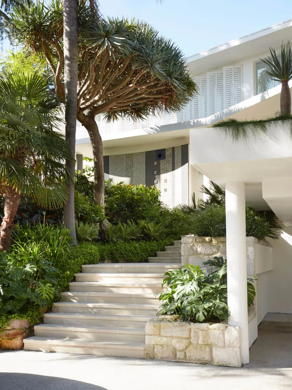 56年前,为了向奥斯卡·尼迈耶致敬所建的白色房子丨如今依然很超前