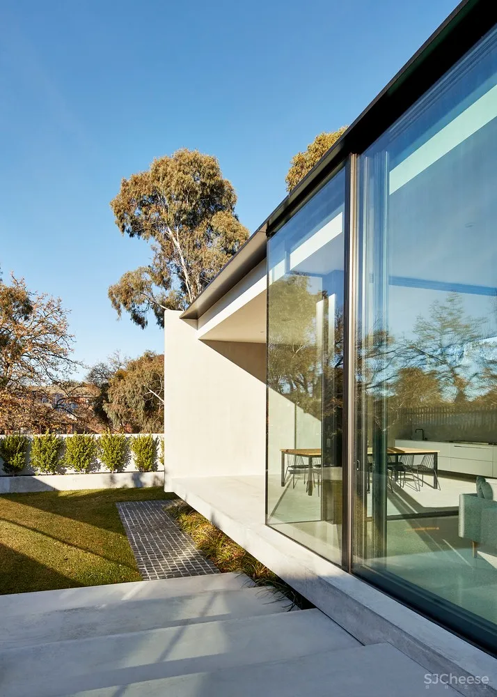 Salmon / FGR Architects