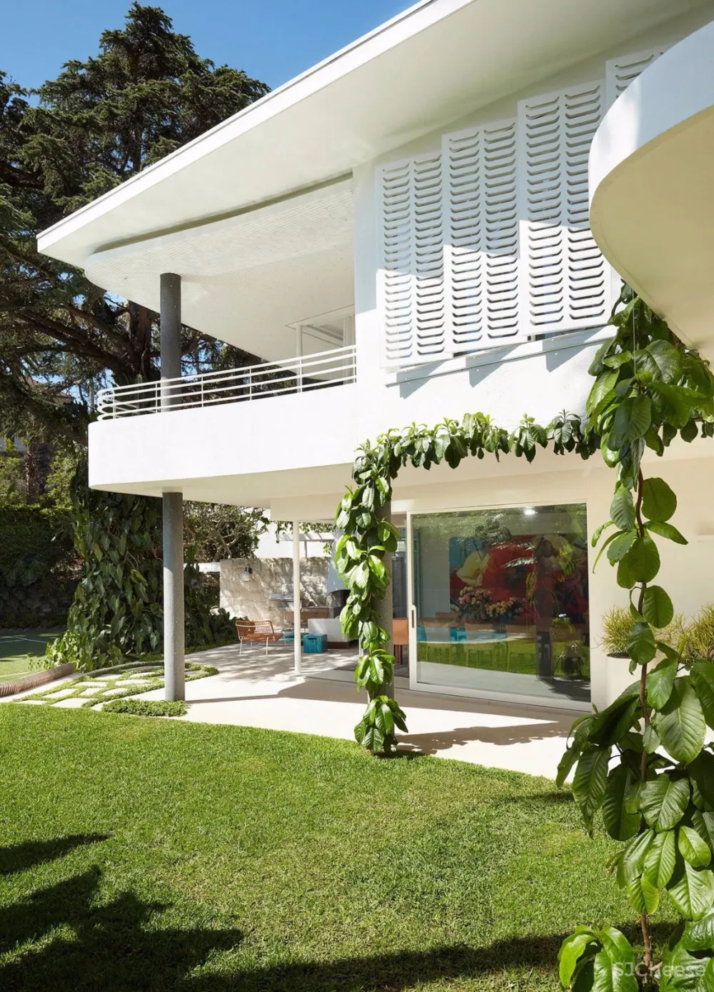 56年前,为了向奥斯卡·尼迈耶致敬所建的白色房子丨如今依然很超前