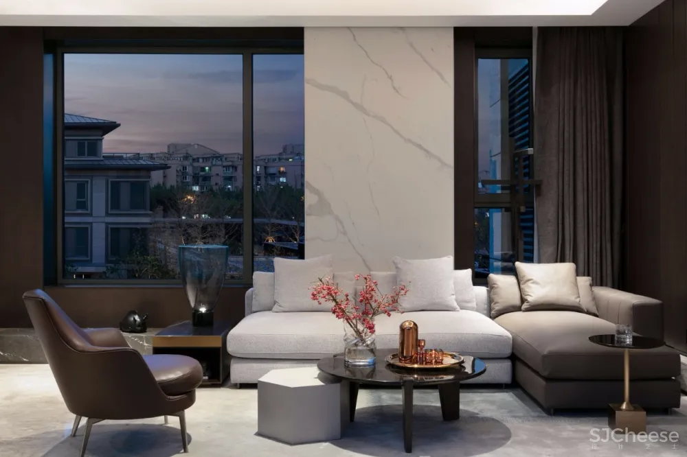 高端别墅样板房丨静谧悠然的简约设计