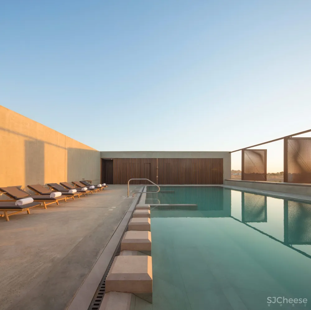 首发 | Anarchitect:Al Faya Lodge 极简沙漠水疗中心和酒店