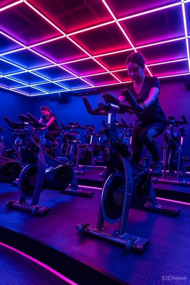 Refuse! Indoor Cycling / EstudioFernandaOrozco