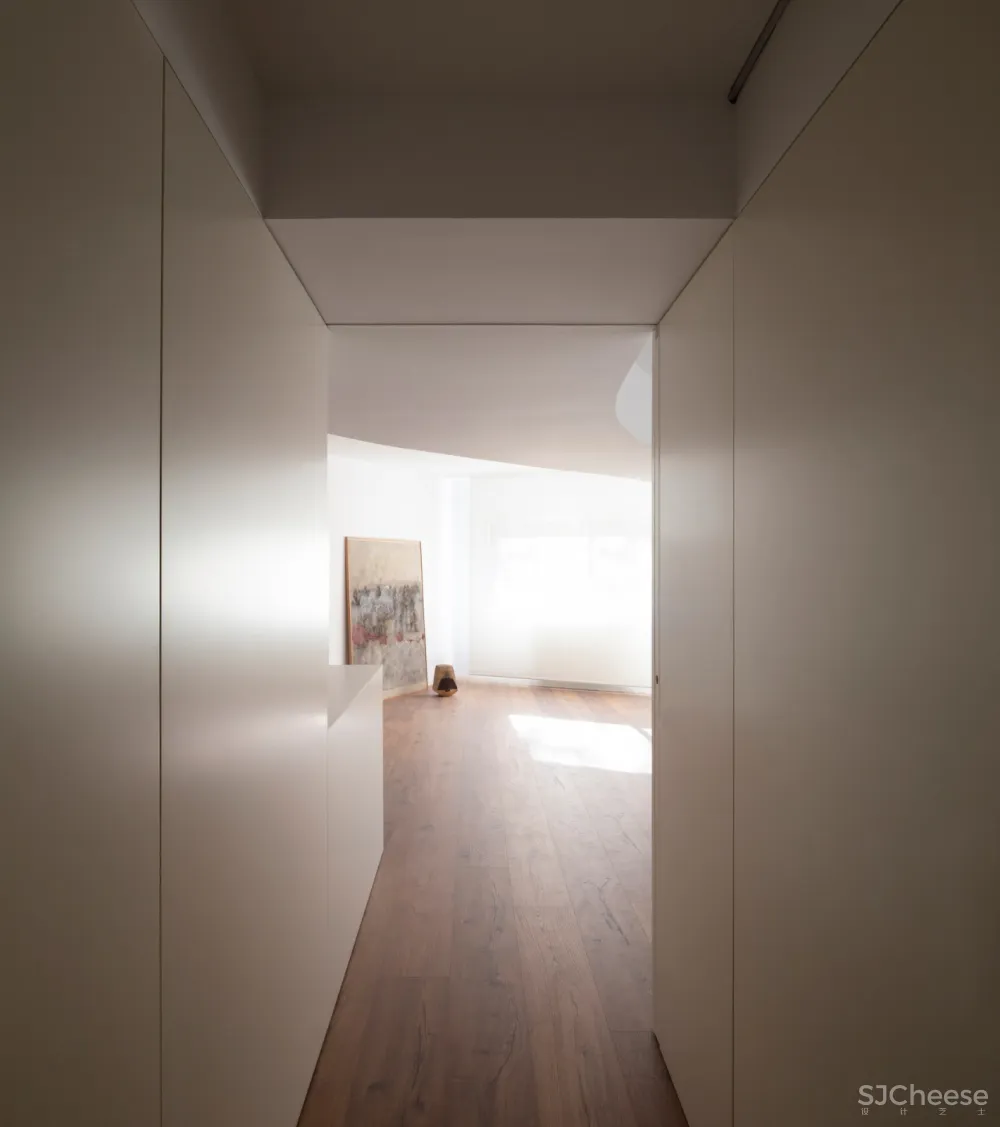 GVFC Apartment by Balzar Arquitectos