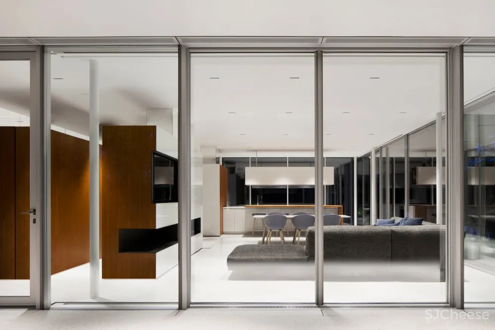 Daoust Lestage:森林中的玻璃住宅 Pavillon du Lac