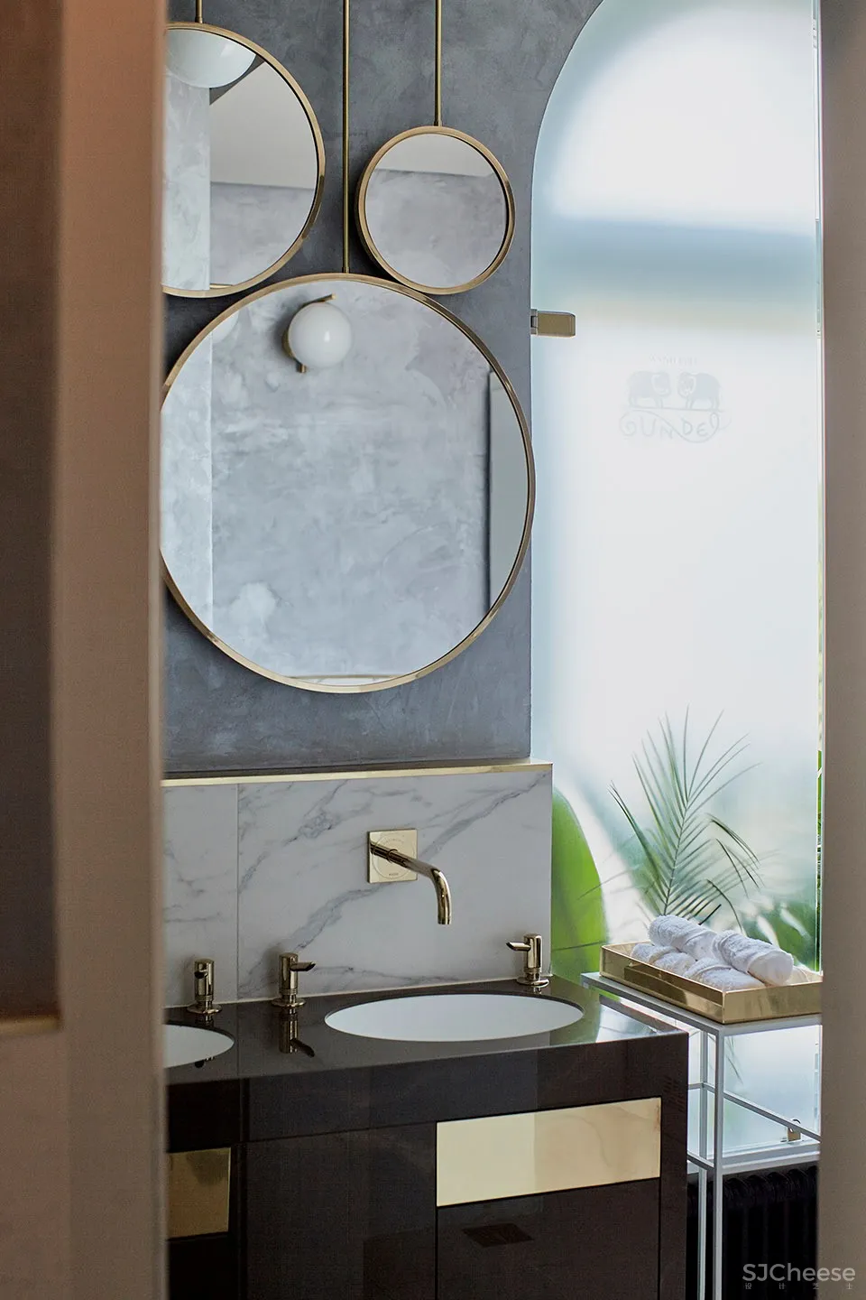 最新 | LAB5 architects:布达佩斯 镜面创造出无限的空间