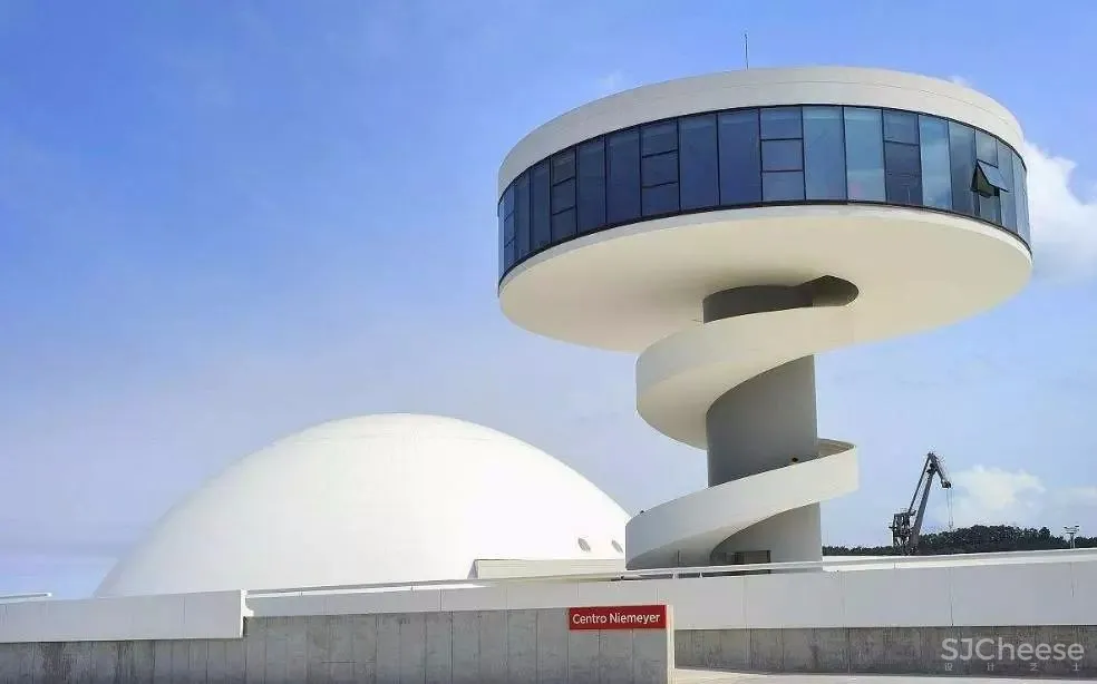 56年前,为了向奥斯卡·尼迈耶致敬所建的白色房子丨如今依然很超前