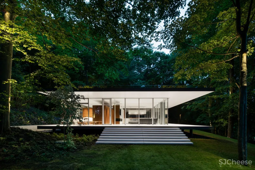 Daoust Lestage:森林中的玻璃住宅 Pavillon du Lac