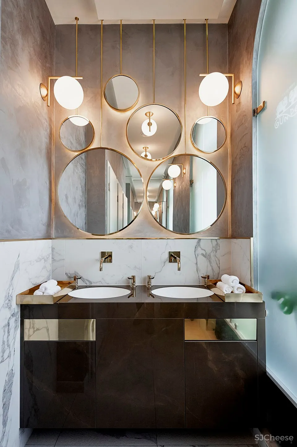 最新 | LAB5 architects:布达佩斯 镜面创造出无限的空间