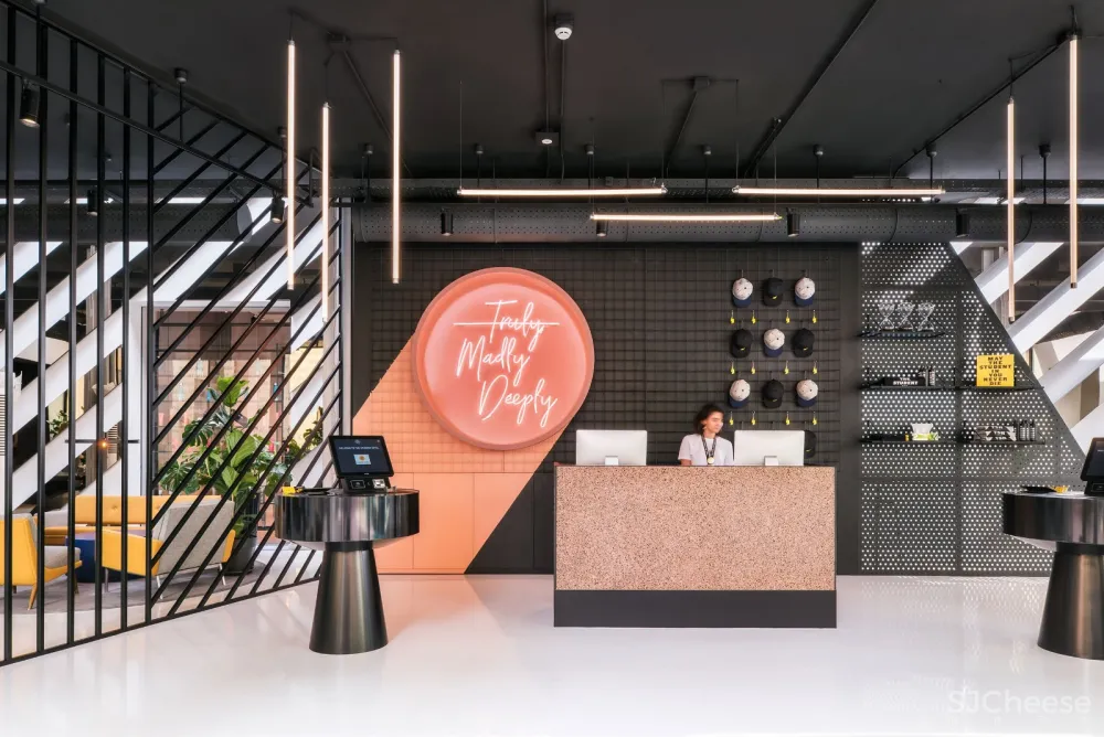 首发 | 学生酒店将佛罗伦萨的宫殿变成了一个千变万化的校园