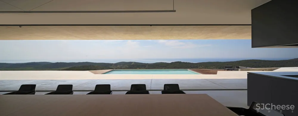 与大地融为一体的伊萨正厅 / PROARH