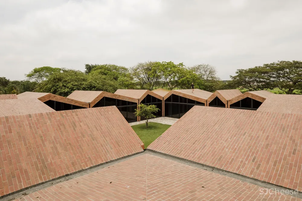 El Cortijo住宅,厄瓜多尔 / Felipe Assadi Arquitectos