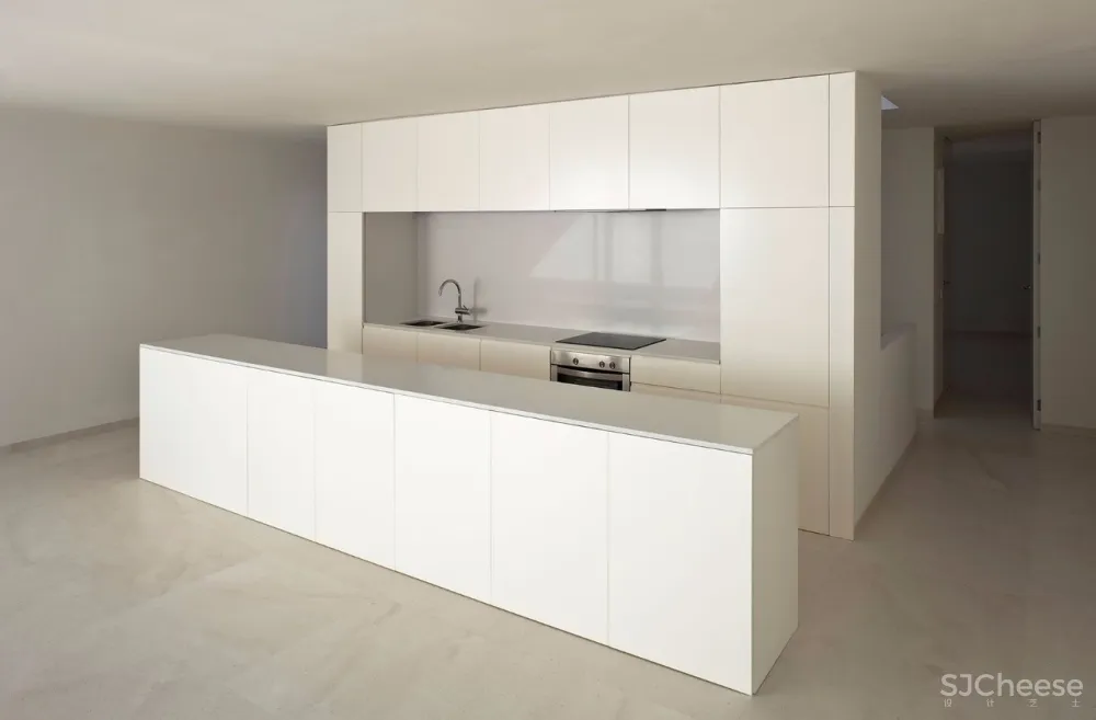 从山里长出来的白色房子丨内部竟是如此惊艳