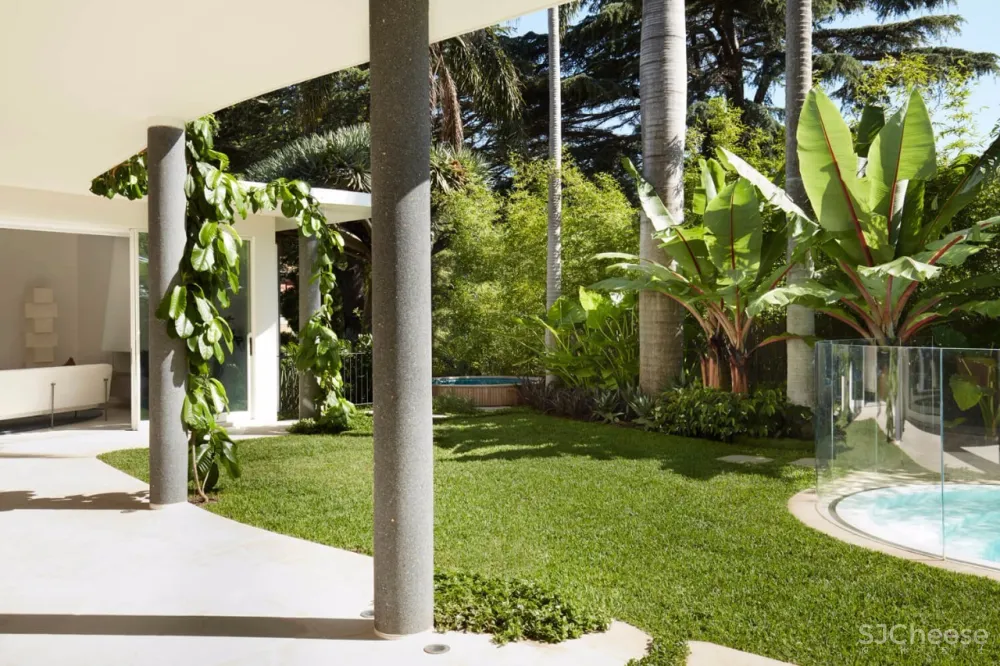 56年前,为了向奥斯卡·尼迈耶致敬所建的白色房子丨如今依然很超前