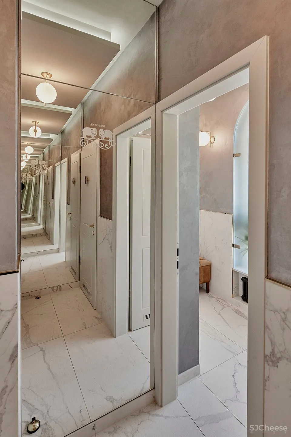 最新 | LAB5 architects:布达佩斯 镜面创造出无限的空间