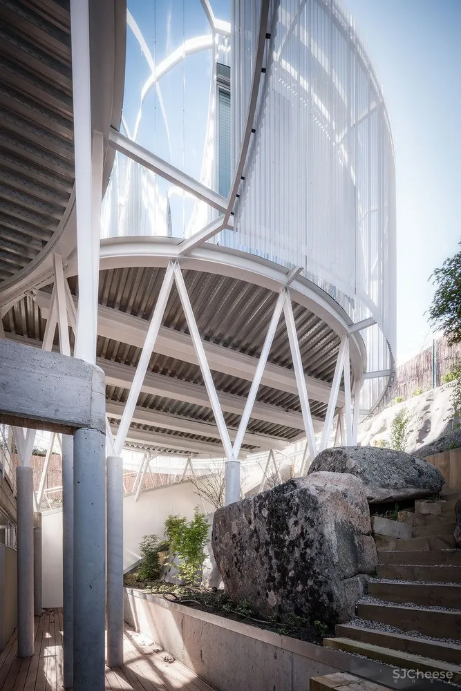 Tobogan House / Z4Z4 AAA