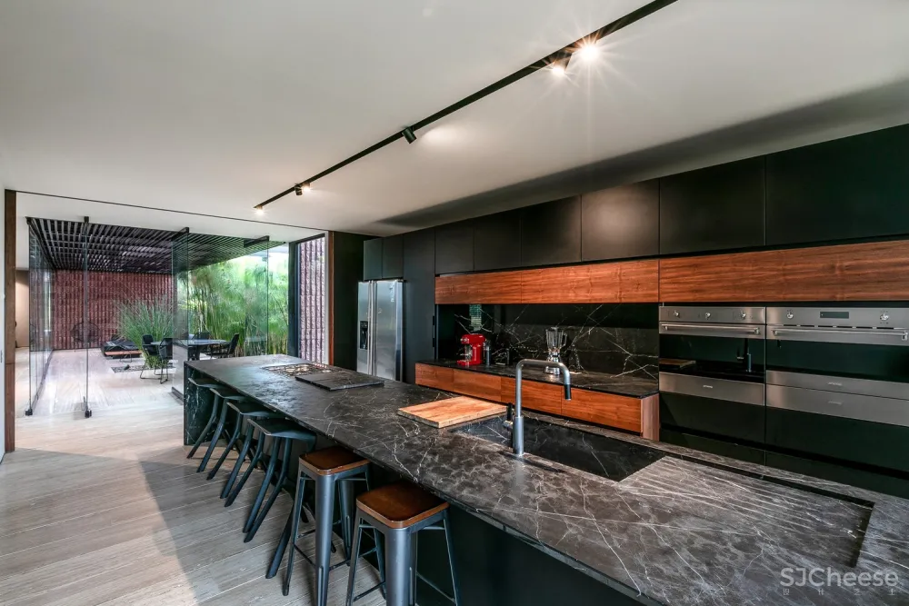 Mariana House / Javier Corvalán + Laboratorio de Arquitectura