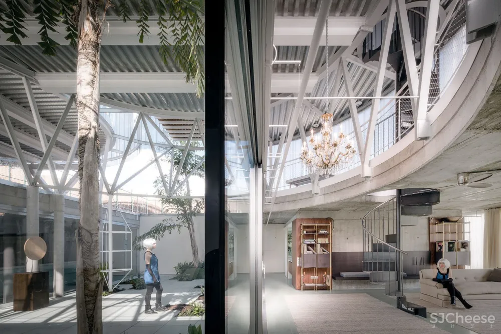 Tobogan House / Z4Z4 AAA