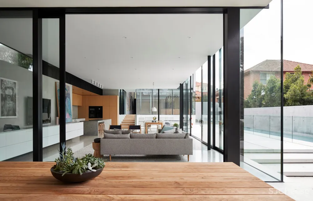 Salmon / FGR Architects