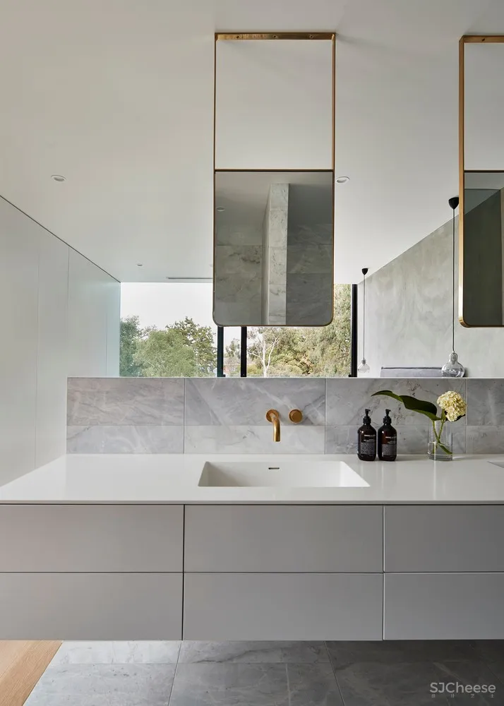 Salmon / FGR Architects