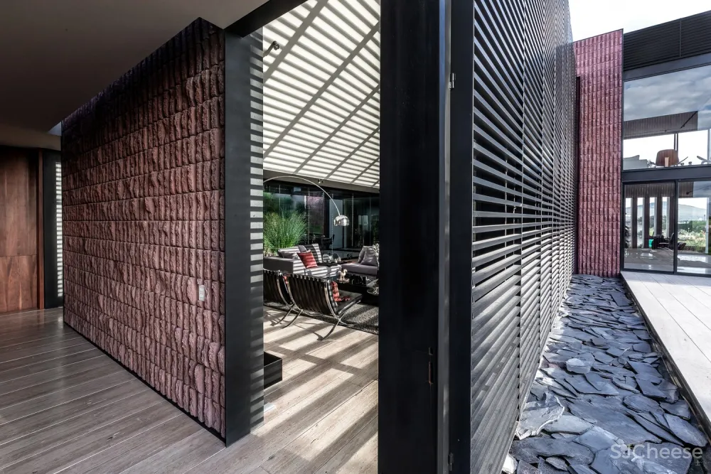 Mariana House / Javier Corvalán + Laboratorio de Arquitectura