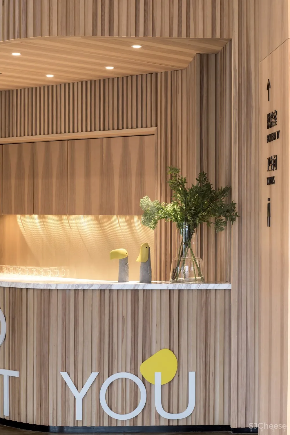 以“下午茶”为氛围主题丨营造出古典英伦风与现代摩登感交织共映的售楼空间