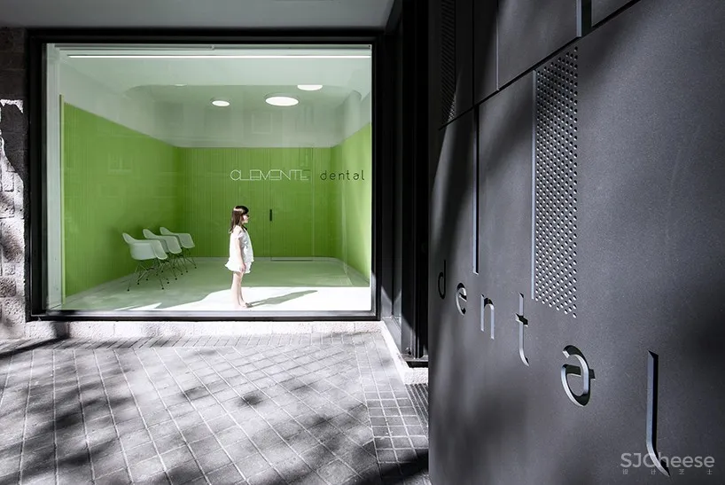 首发 | LANDÍNEZ+REY:马德里明亮绿色牙科诊所