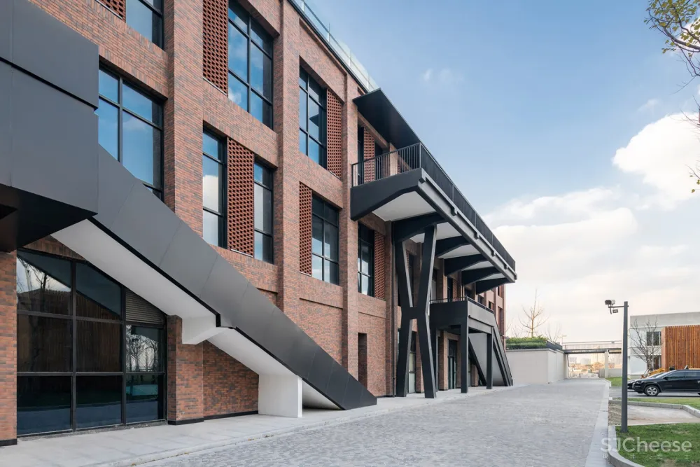 上海滨江道办公楼 / HPP Architects