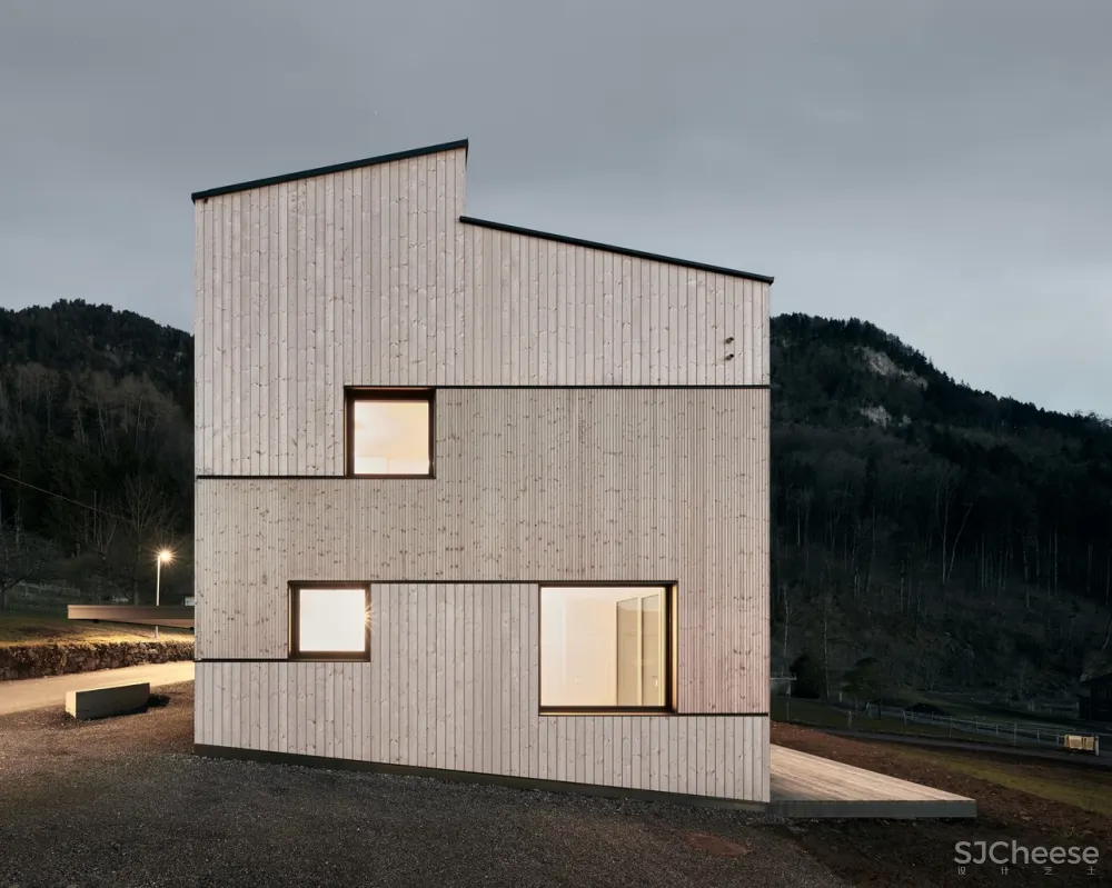 MWArchitekten：奥地利极简住宅 Doppelhaus am Hang