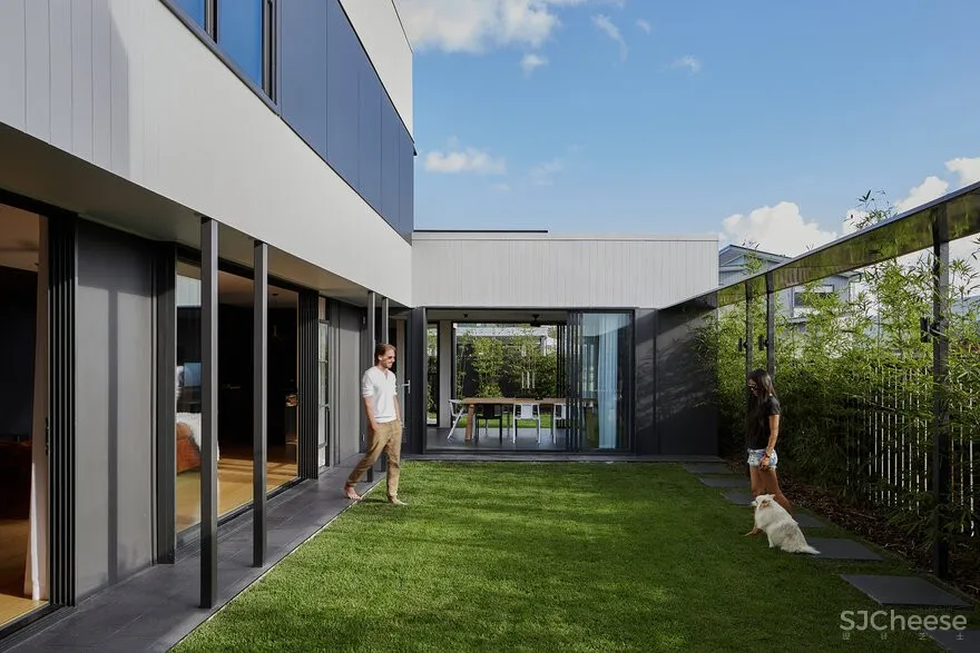 Helensvale Haus in South East Queensland / Happy Haus