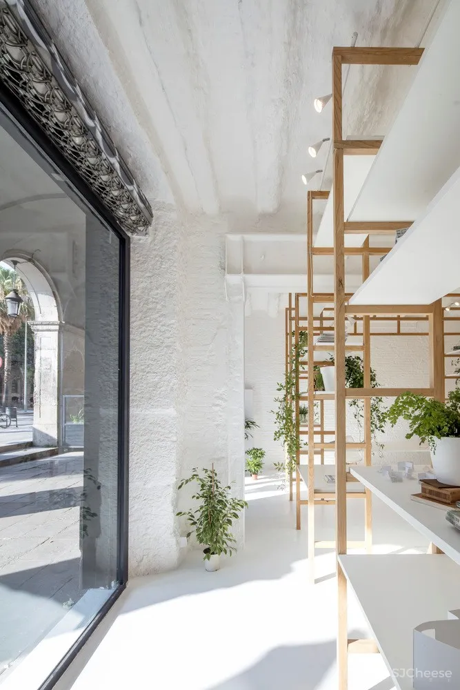 首发 | Roman Izquierdo Bouldstridge:清新明亮木格办公空间