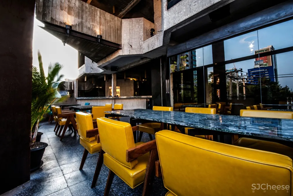 “过时的”混凝土泰国餐厅 / Lump