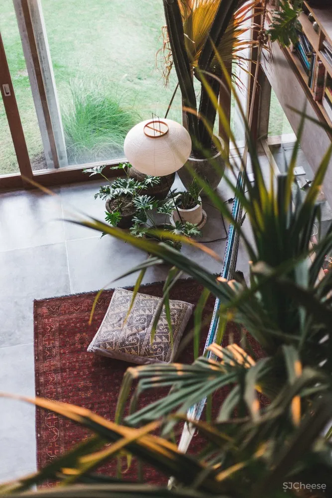 巴厘岛私宅,混凝土与木融入自然风景 / Patishandika