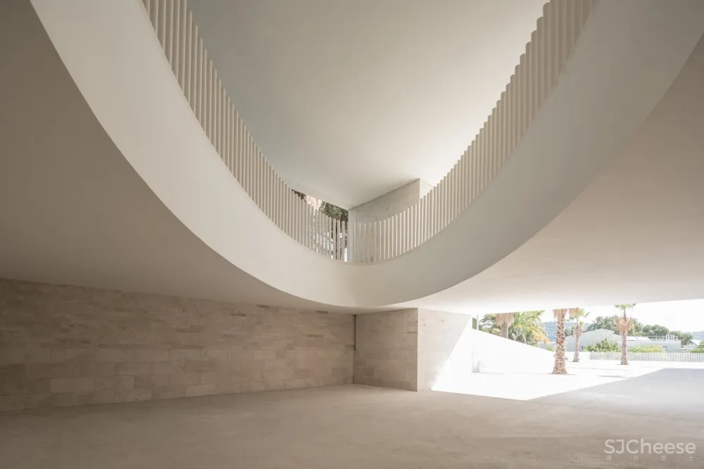 罗米莉公立学校 / Stéphane Fernandez - SARL atelier fernandez&serres