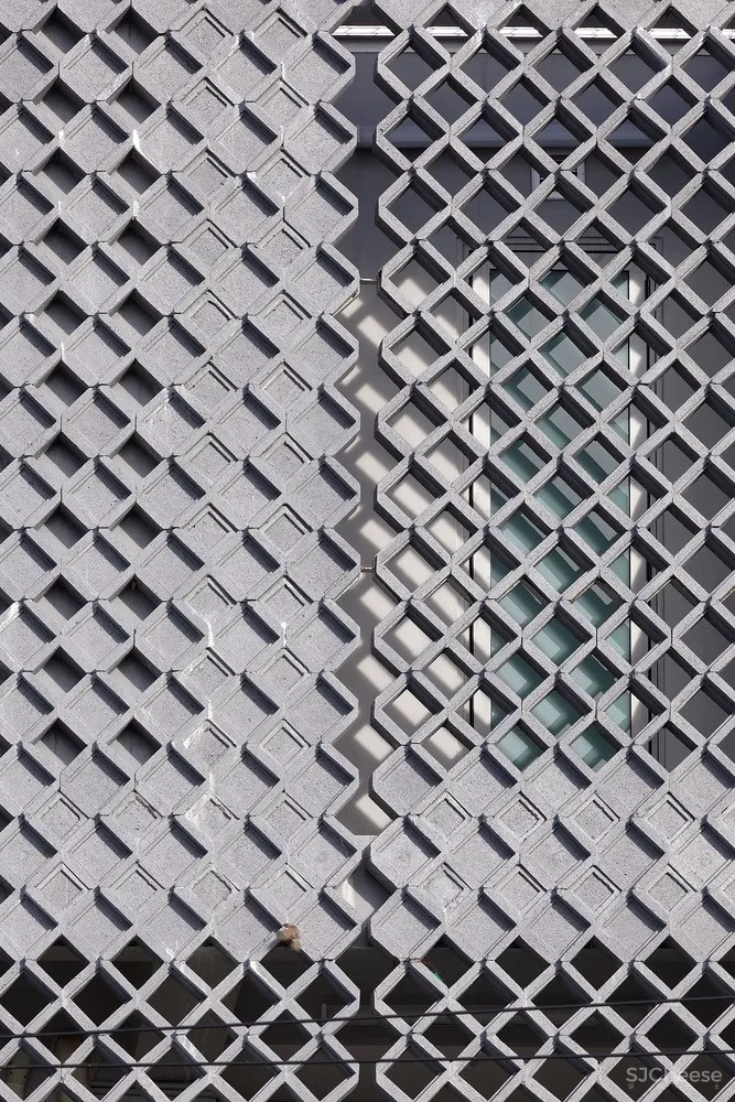 泰国镂空混凝土砖住宅 / all(zone)