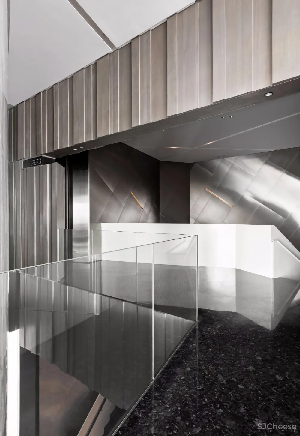 新作 | 唐忠汉:静美大地灰,错叠趣味的虚实与空灵