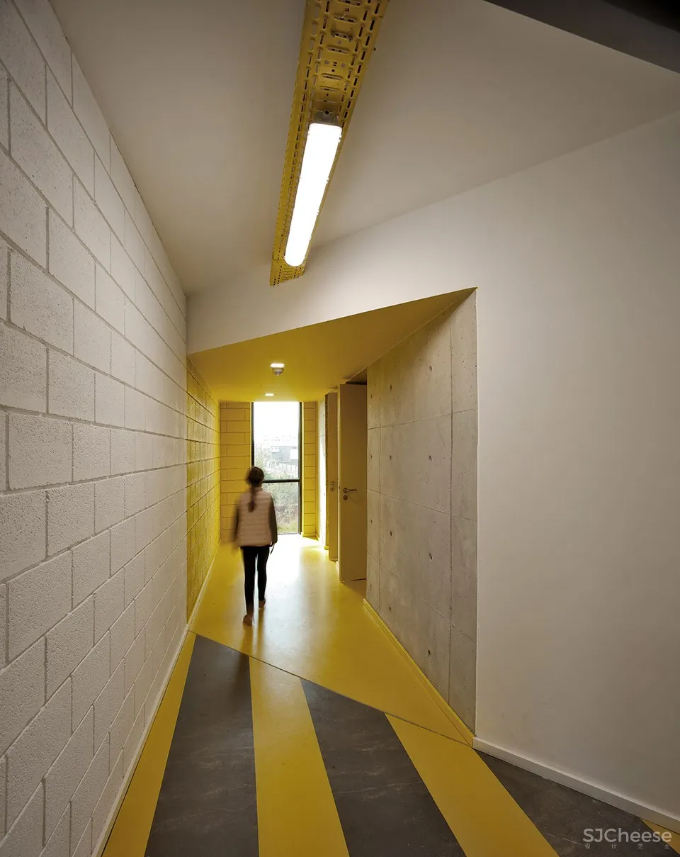 Ayb中学教学楼C座,亚美尼亚 / Storaket Architectural Studio