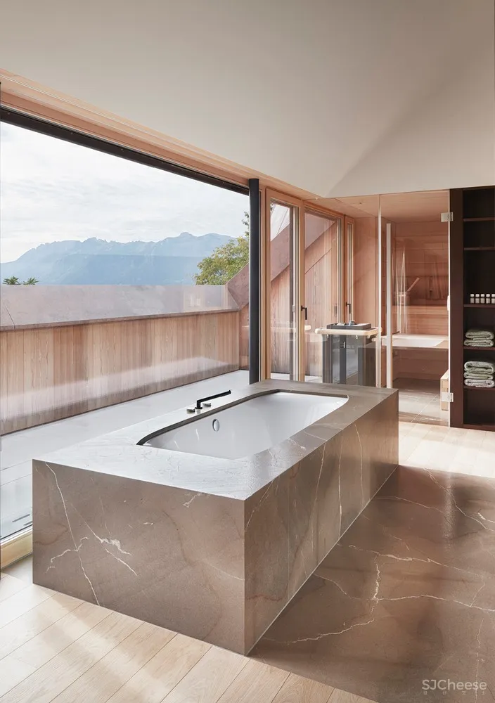 House with Three Eyes / Innauer-Matt Architekten