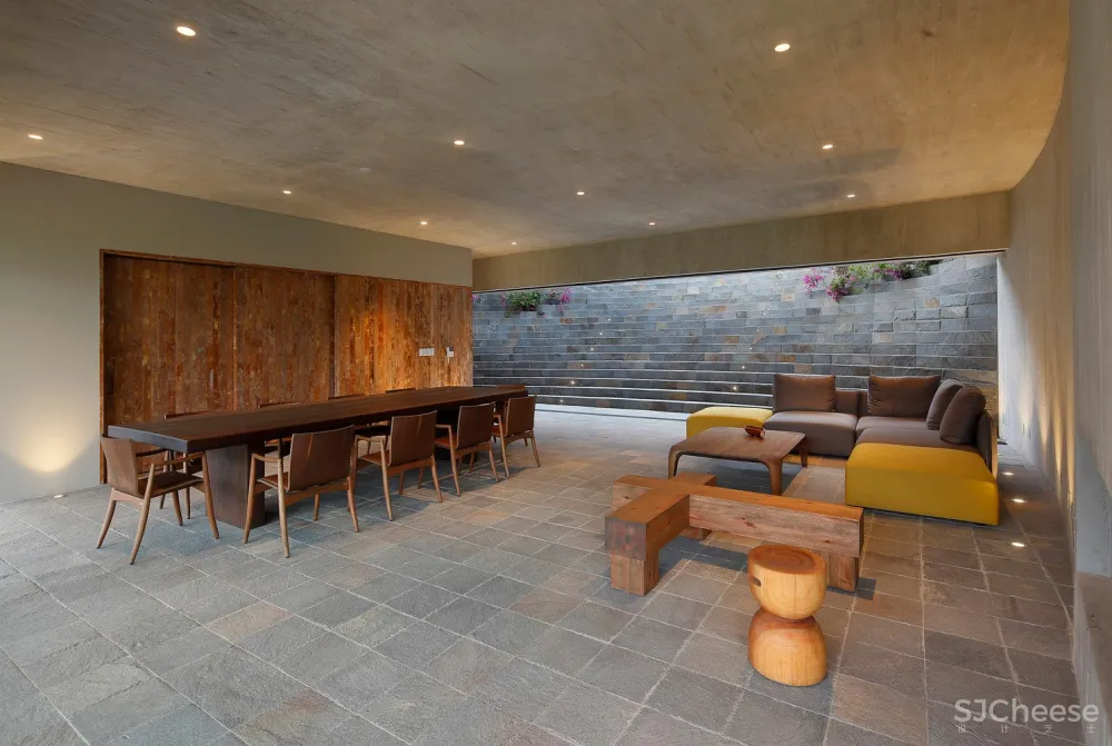 木盒之下 / Martin Dulanto Arquitecto