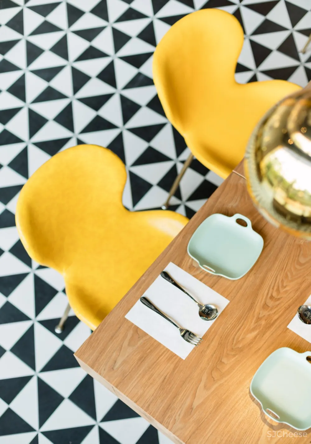 新作 | 《小荣大胜》港食餐厅