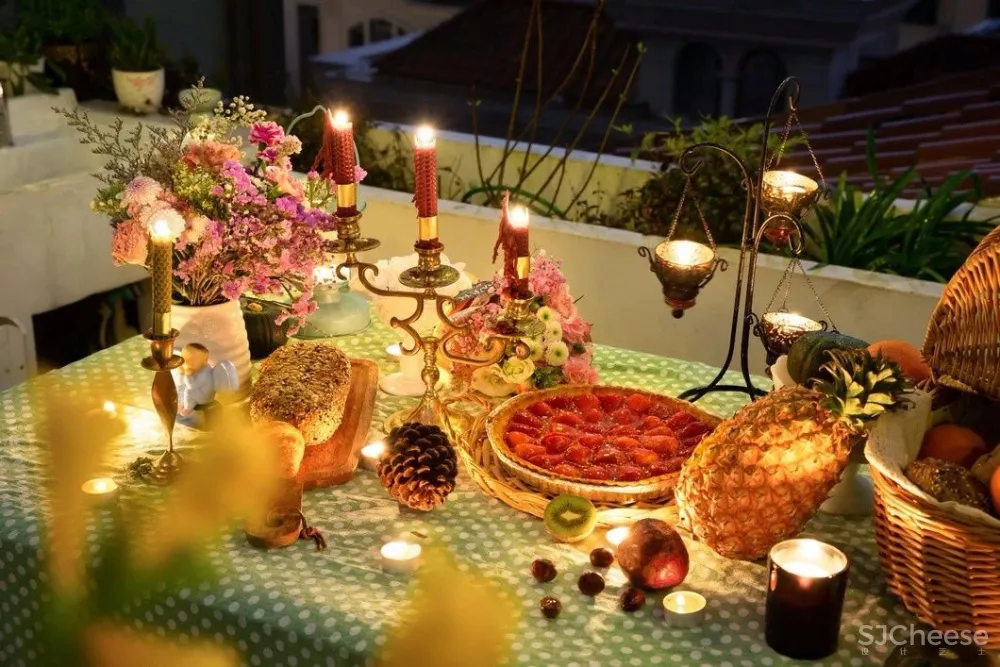 310㎡ 顶层洋房丨在这里养花、聚餐,美极了