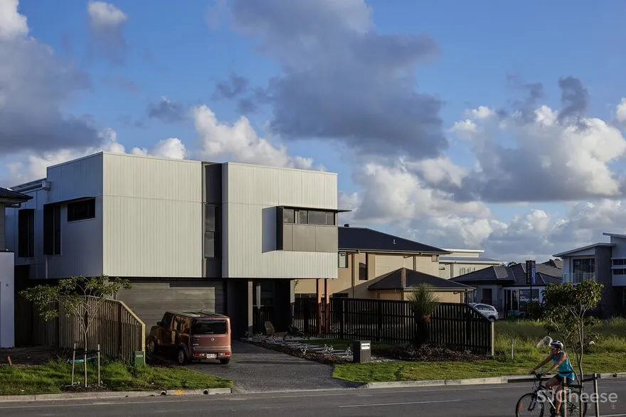 Helensvale Haus in South East Queensland / Happy Haus