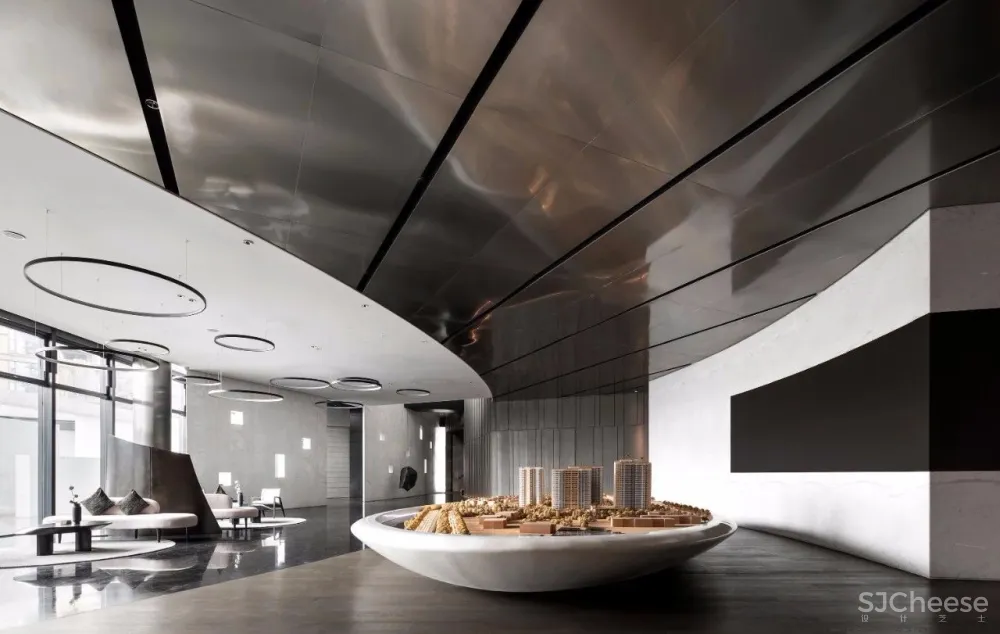 新作 | 唐忠汉:静美大地灰,错叠趣味的虚实与空灵