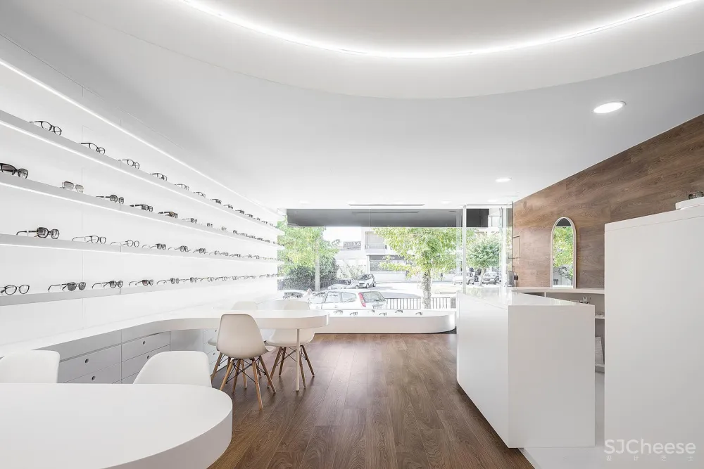 首发 | Tsou Arquitectos:明亮线条眼镜店 Optical Pitaes