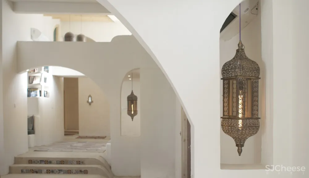 Babak Abnar:伊朗极简别墅改造