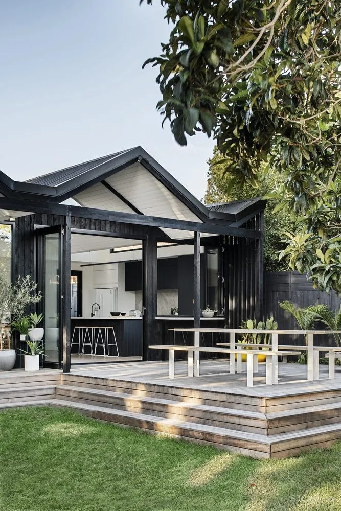 Pleated House / Megowan Architectural