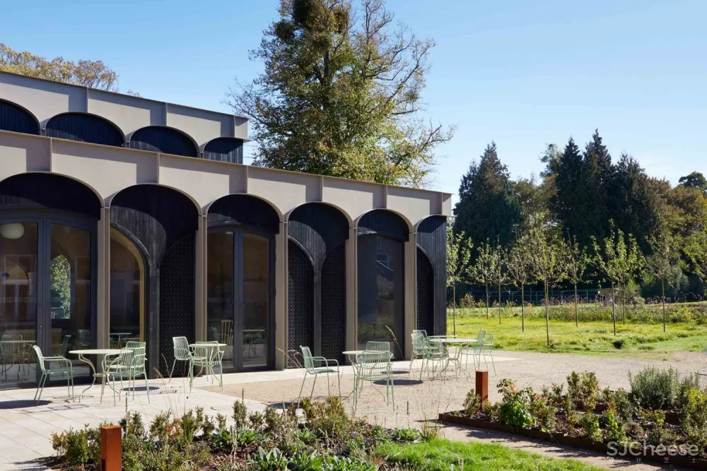 首发 | Morris+Company:充满阳光的拱形轻木餐厅