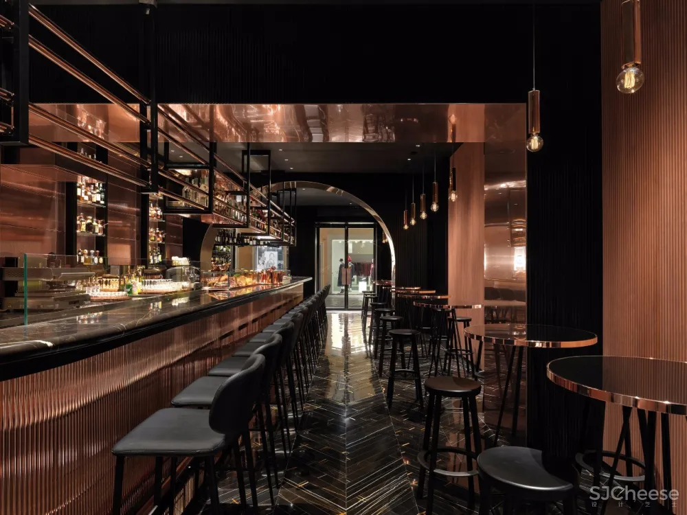 Daniela Colli | 将过去与未来融为一体