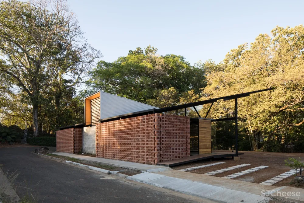 Arkosis：传统房屋改造实用住宅 La Garita House